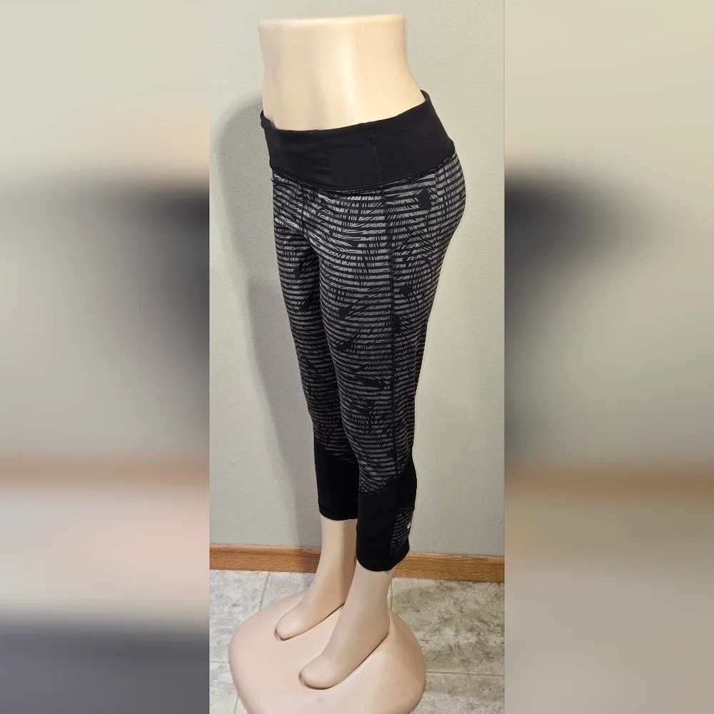 LULULEMON ATHLETICA Pace Rival Crop 'Full On Luxtreme' Size 10